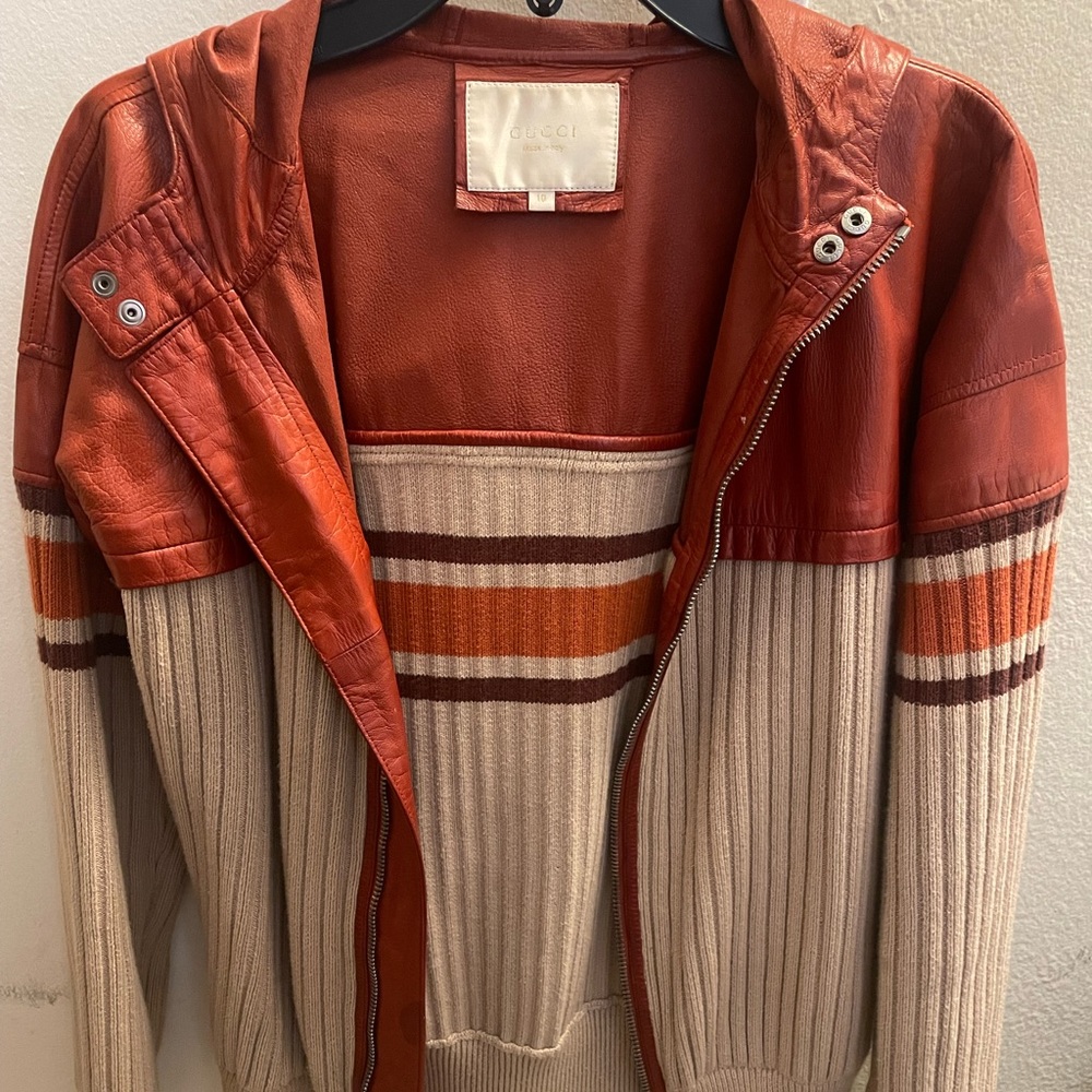 Gucci kids jacket. 100% leather and cotton. Size 10. Color brown.